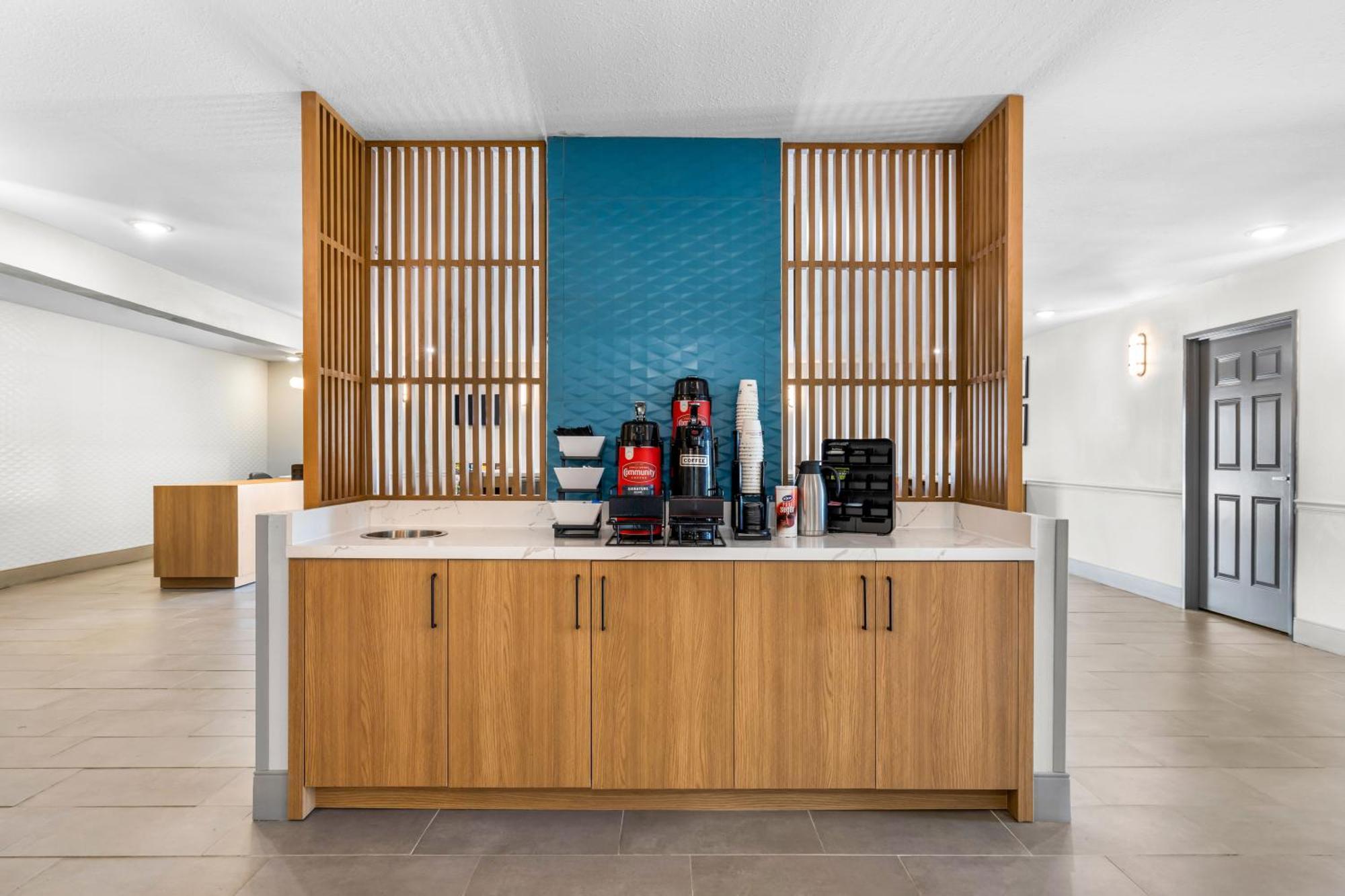 Best Western Acadia Hotel Crowley エクステリア 写真
